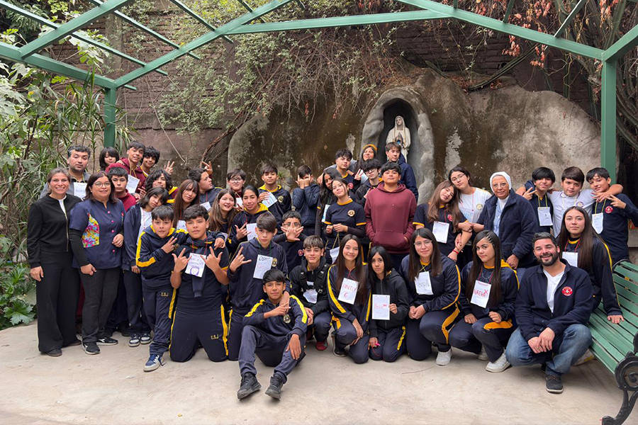 Con tu amor en cada etapa… Gratitud": Una Jornada Inolvidable para el Octavo Año B en el Ex Monasterio de Santa Teresa