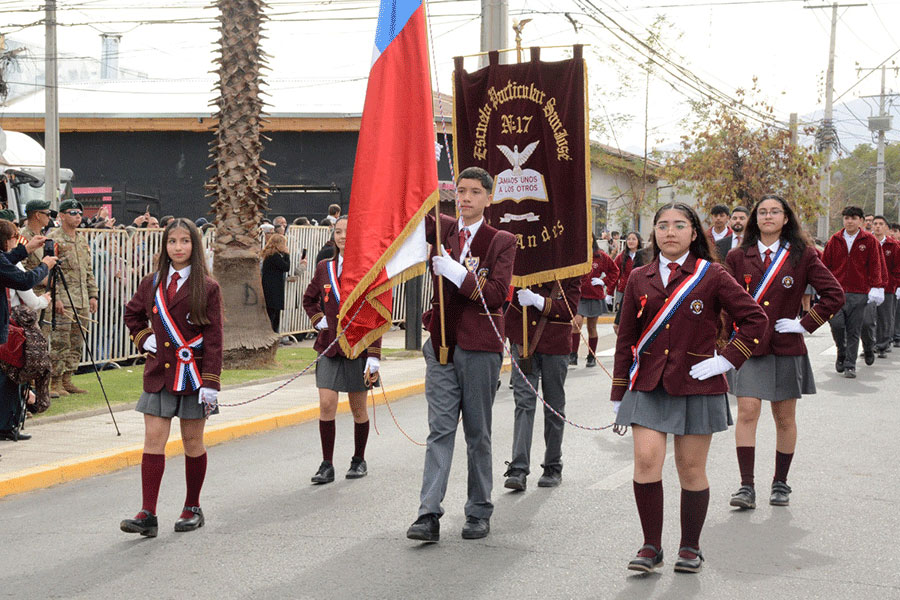 Orgullo y Tradición: Nuestra Escuela Brilla en el Desfile de las Glorias Navales