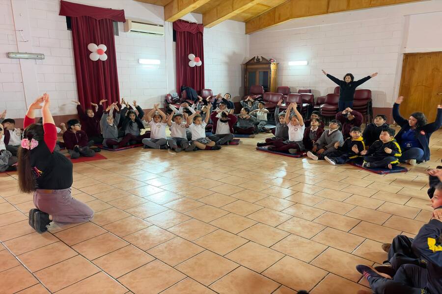 Cuentacuentos y Yoga: Conectando mente y corazón