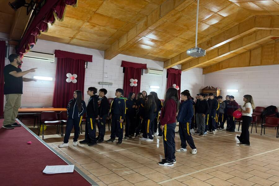 Cada semana, nuestros deportistas disfrutan de dinámicas formativas, juegos y partidos en un ambiente seguro, integrador y lleno de energía.